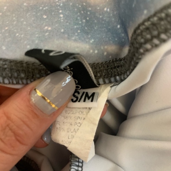 Onzie Desert Rain Graphic Capri Pants. - Picture 5 of 6